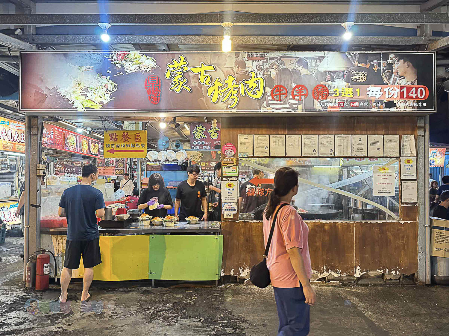 桃園|八德興仁花園夜市》6000坪美食天地吃透透!歡樂王國遊樂設施套票攻略,親子夜市玩透透 - 第51張圖 桃園八德興仁花園夜市