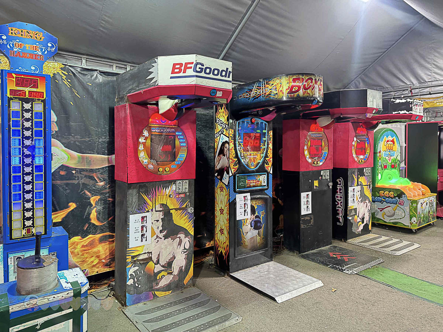 桃園|八德興仁花園夜市》6000坪美食天地吃透透!歡樂王國遊樂設施套票攻略,親子夜市玩透透 - 第79張圖 桃園八德興仁花園夜市