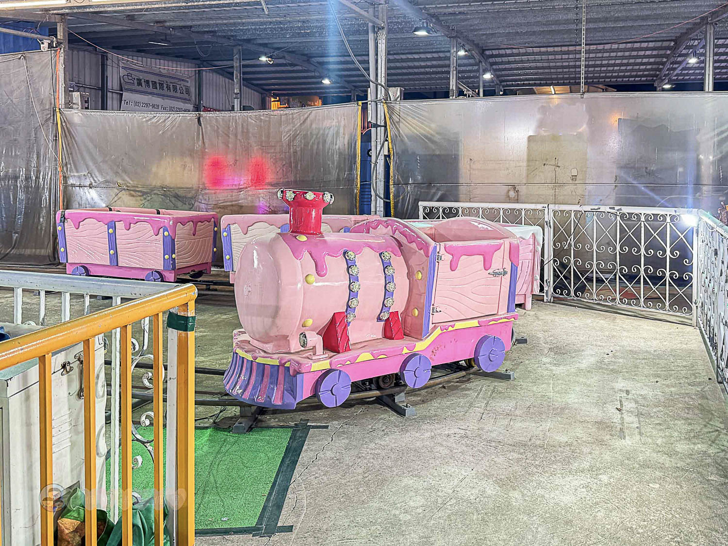 桃園|八德興仁花園夜市》6000坪美食天地吃透透!歡樂王國遊樂設施套票攻略,親子夜市玩透透 - 第62張圖 桃園八德興仁花園夜市