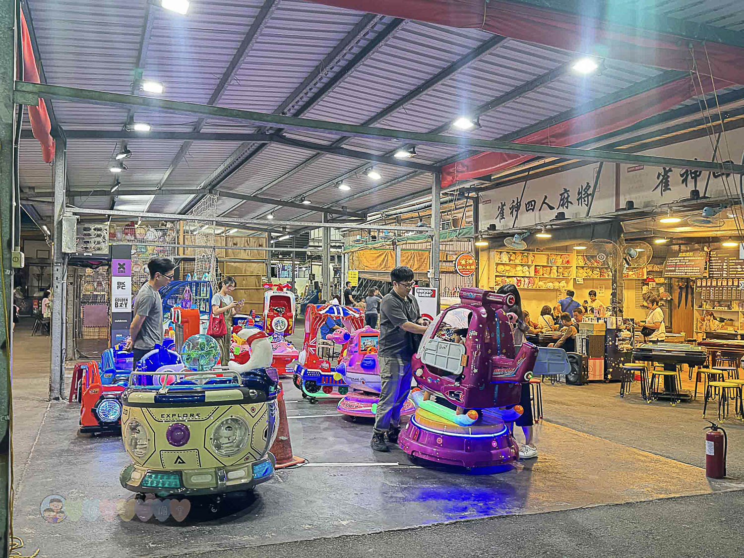 桃園|八德興仁花園夜市》6000坪美食天地吃透透!歡樂王國遊樂設施套票攻略,親子夜市玩透透 - 第75張圖 桃園八德興仁花園夜市