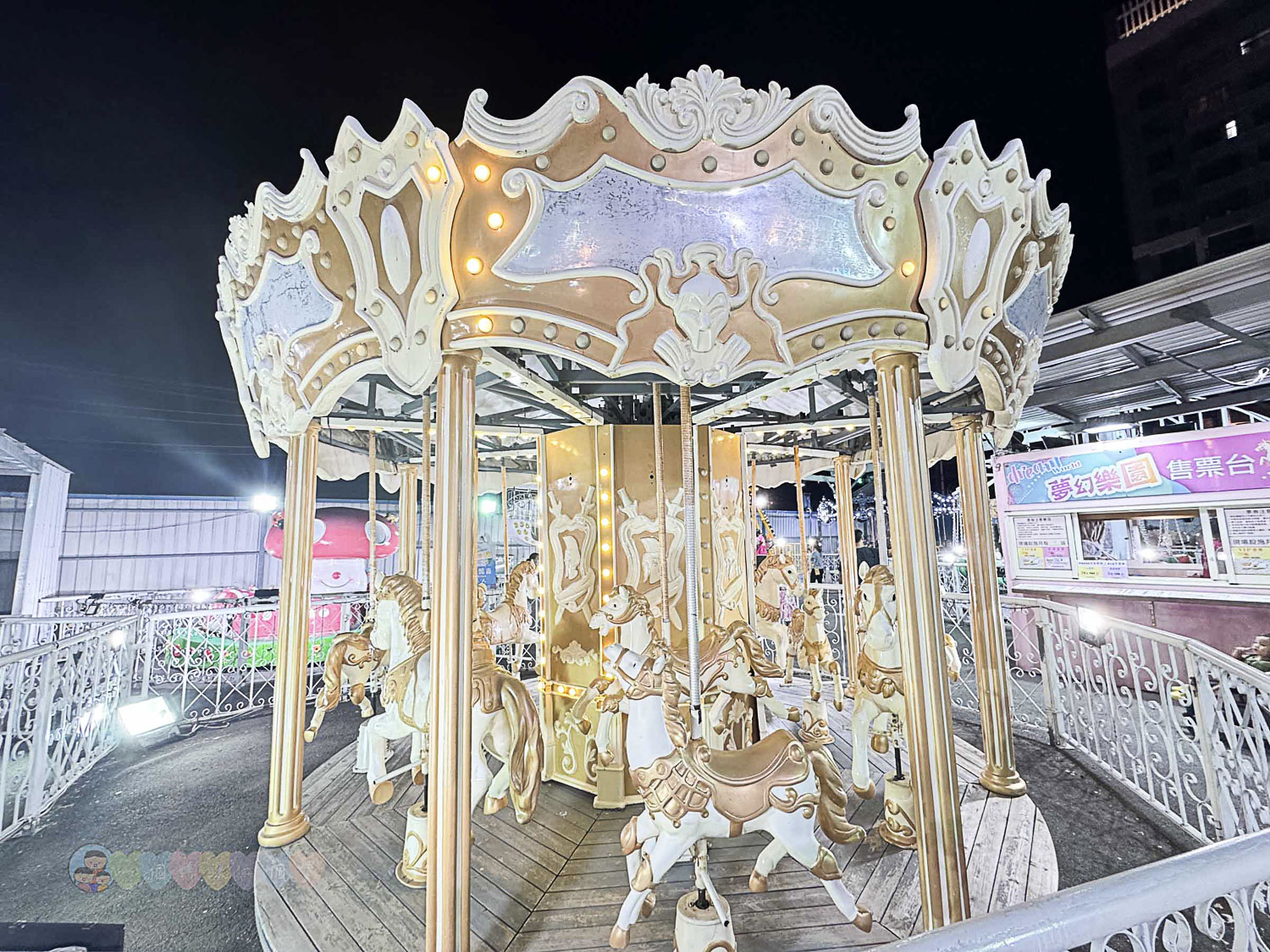 桃園|八德興仁花園夜市》6000坪美食天地吃透透!歡樂王國遊樂設施套票攻略,親子夜市玩透透 - 第66張圖 桃園八德興仁花園夜市