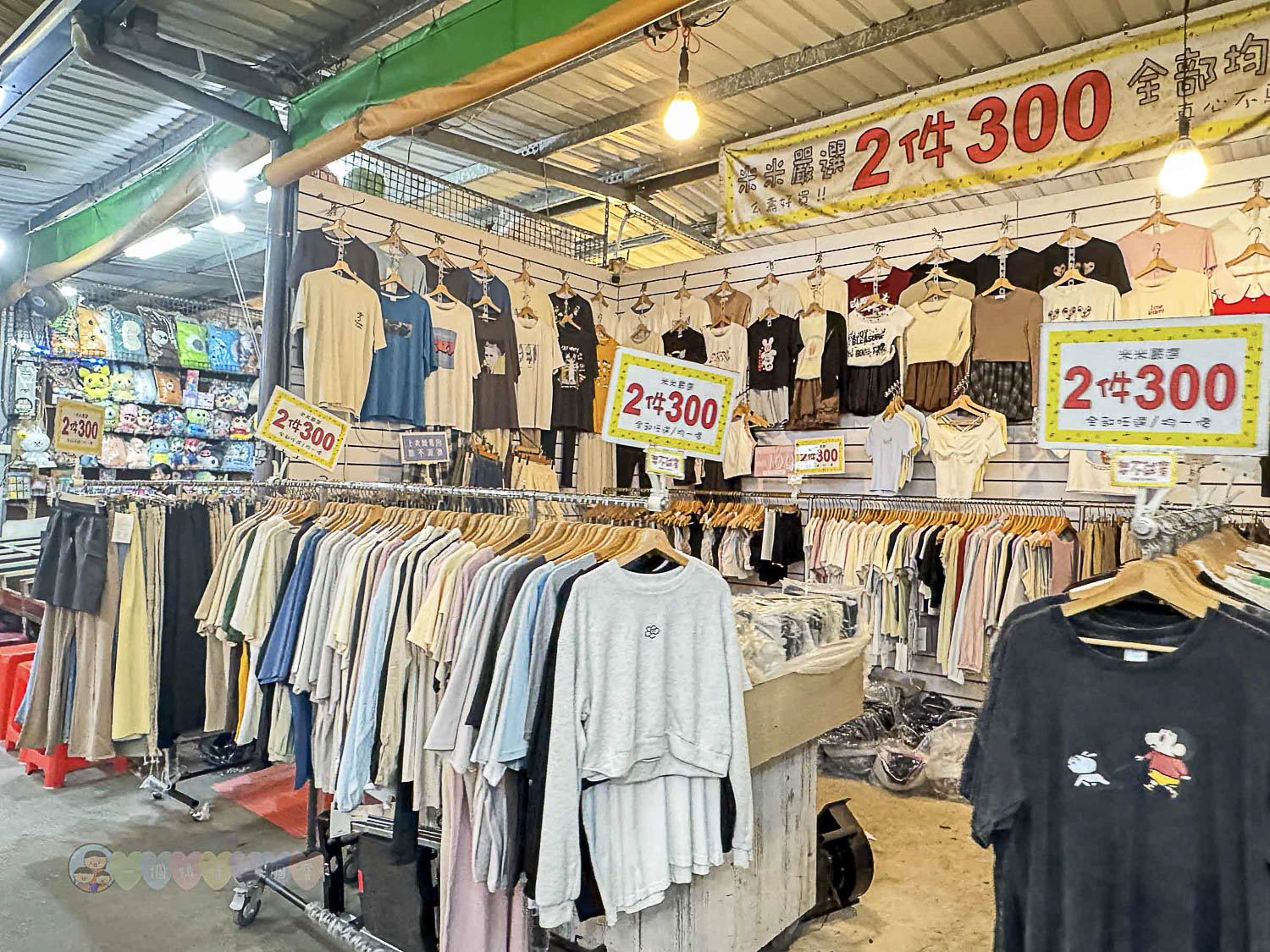 桃園|八德興仁花園夜市》6000坪美食天地吃透透!歡樂王國遊樂設施套票攻略,親子夜市玩透透 - 第84張圖 桃園八德興仁花園夜市